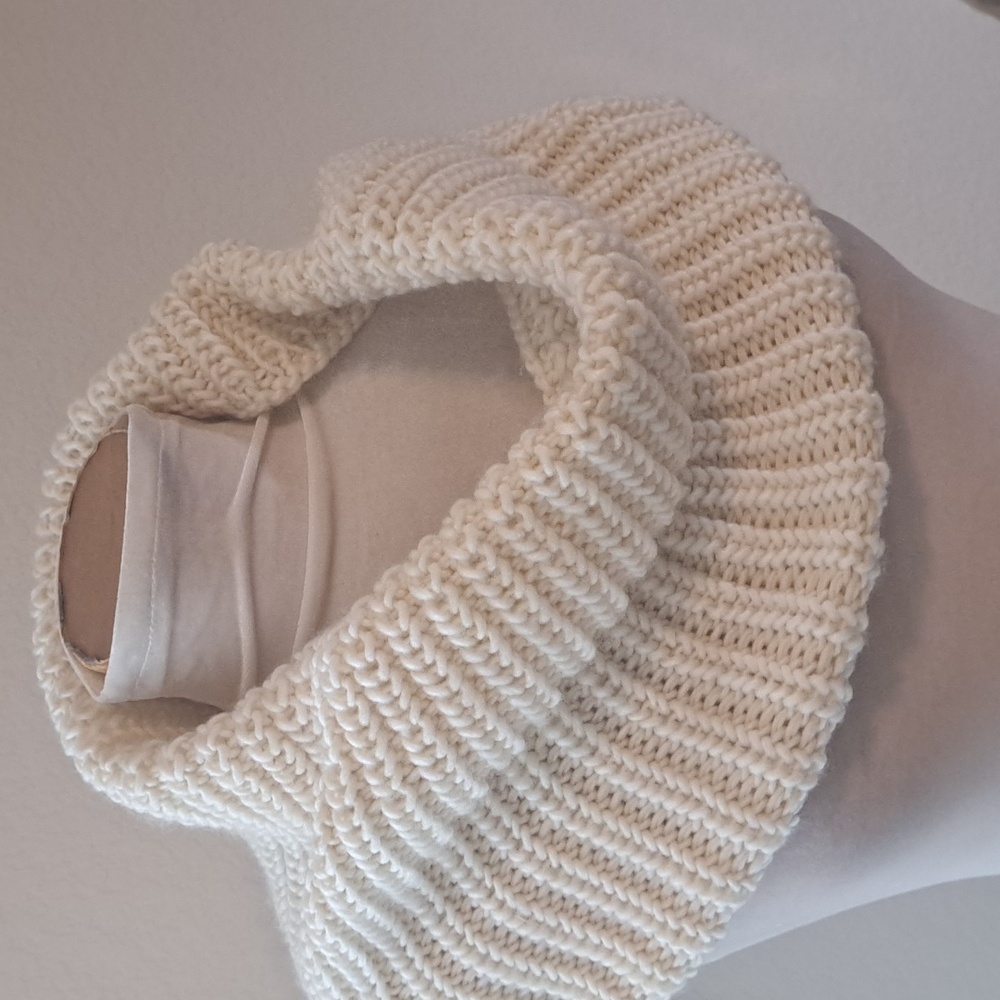 Forever 21 Natural White Cloud Dancer Chunky Knit Collar Crochet Helmet Scarf